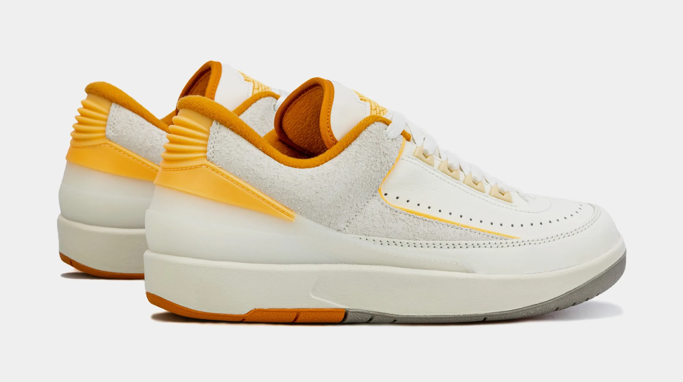 Air Jordan 2 Retro Low Melon Tint Mens Lifestyle Shoes (Beige/Orange )