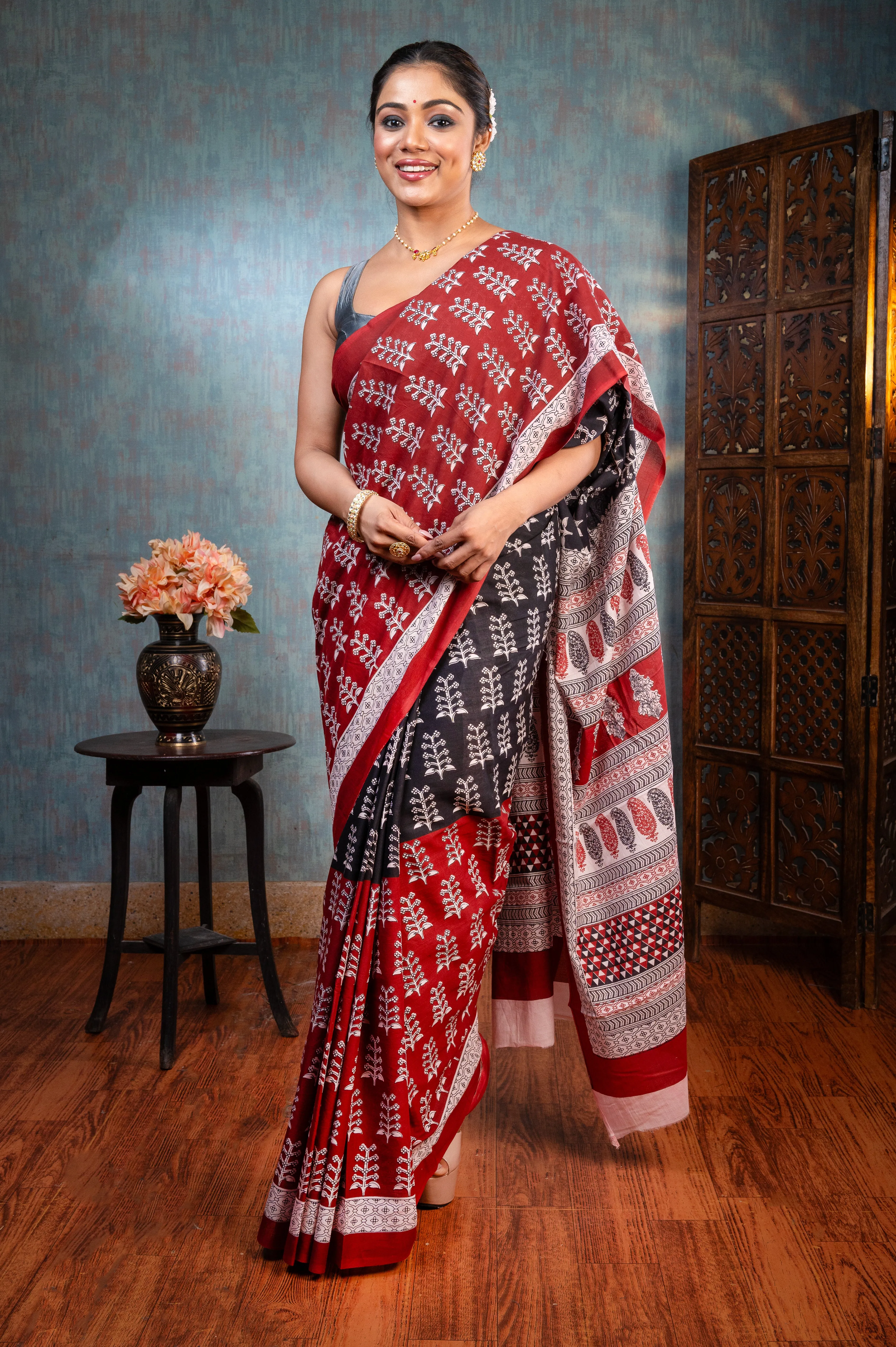 Women Black And Maroon Pure Bagru Malmal Cotton Saree With Off-White Tree Motifs